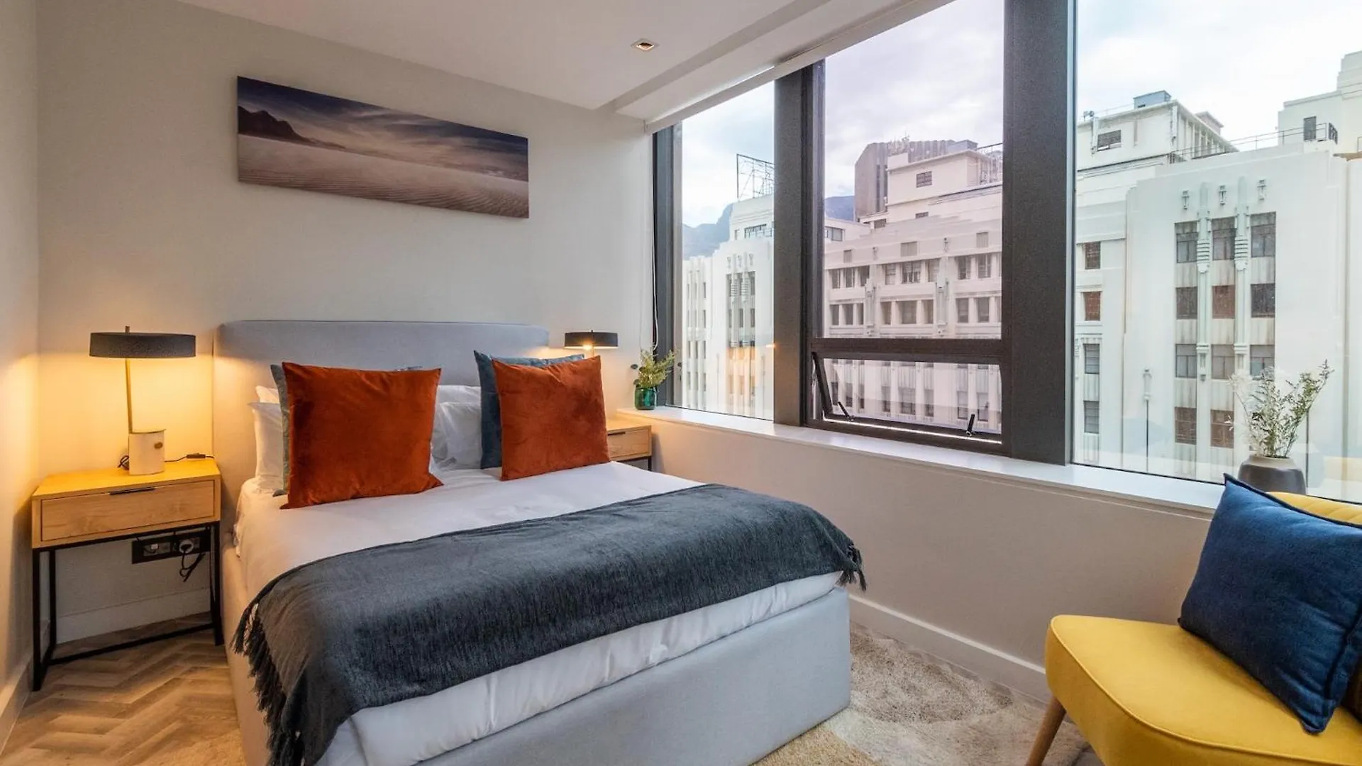 Luxurious Foreshore Getaway Cape Town